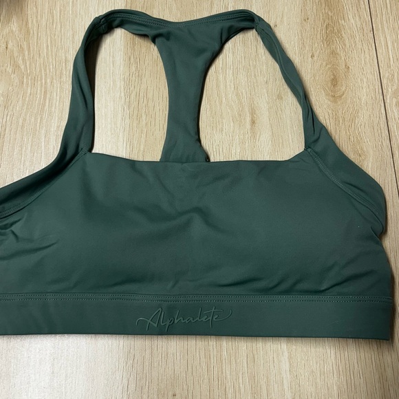 ' Alphalete sports bra with padding - Picture 3 of 3